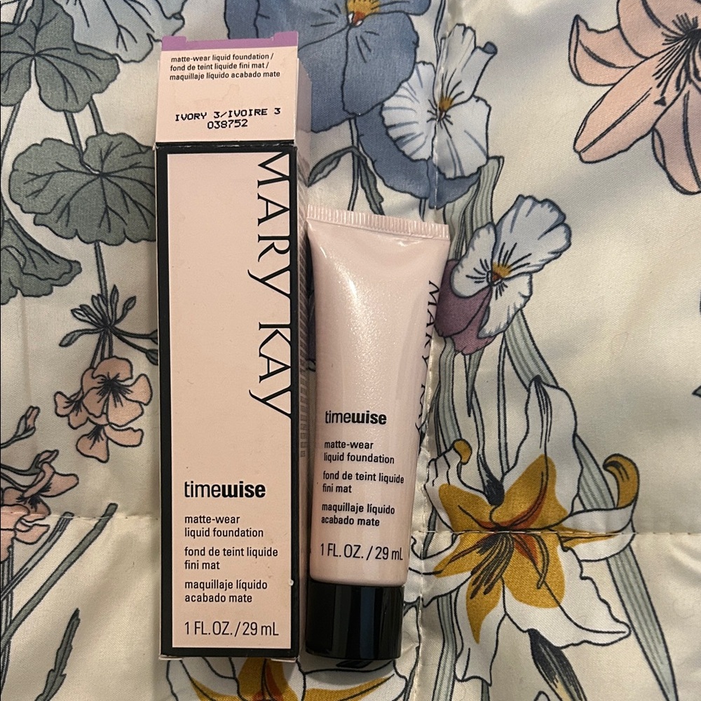 Mary Kay Timewise Matte-Wear Liquid Foundation - Ivory 3
